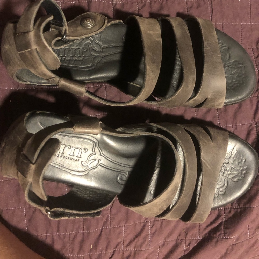 Cute Born leather sandals!